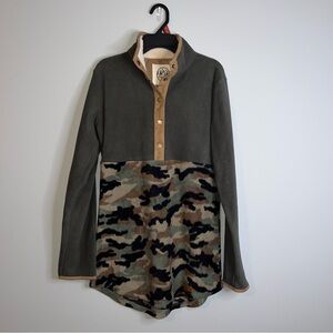 Marleylilly Women's Camouflage Green and Tan Snap Button Fleece Top Small